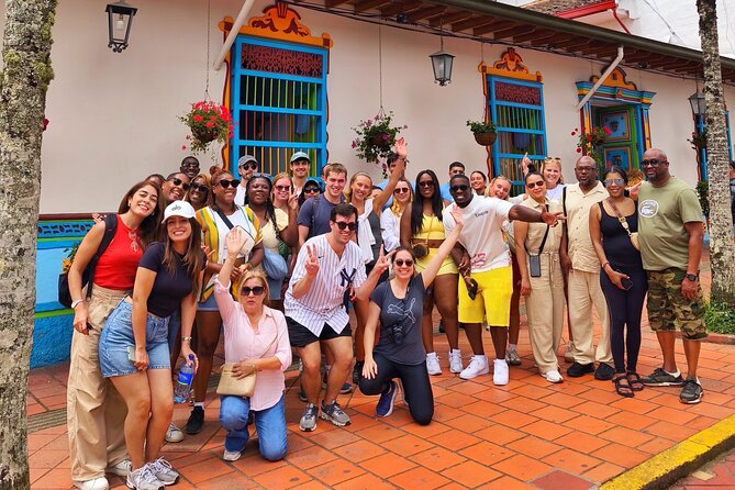 다양한 명품 운동화들이 진열된 모습