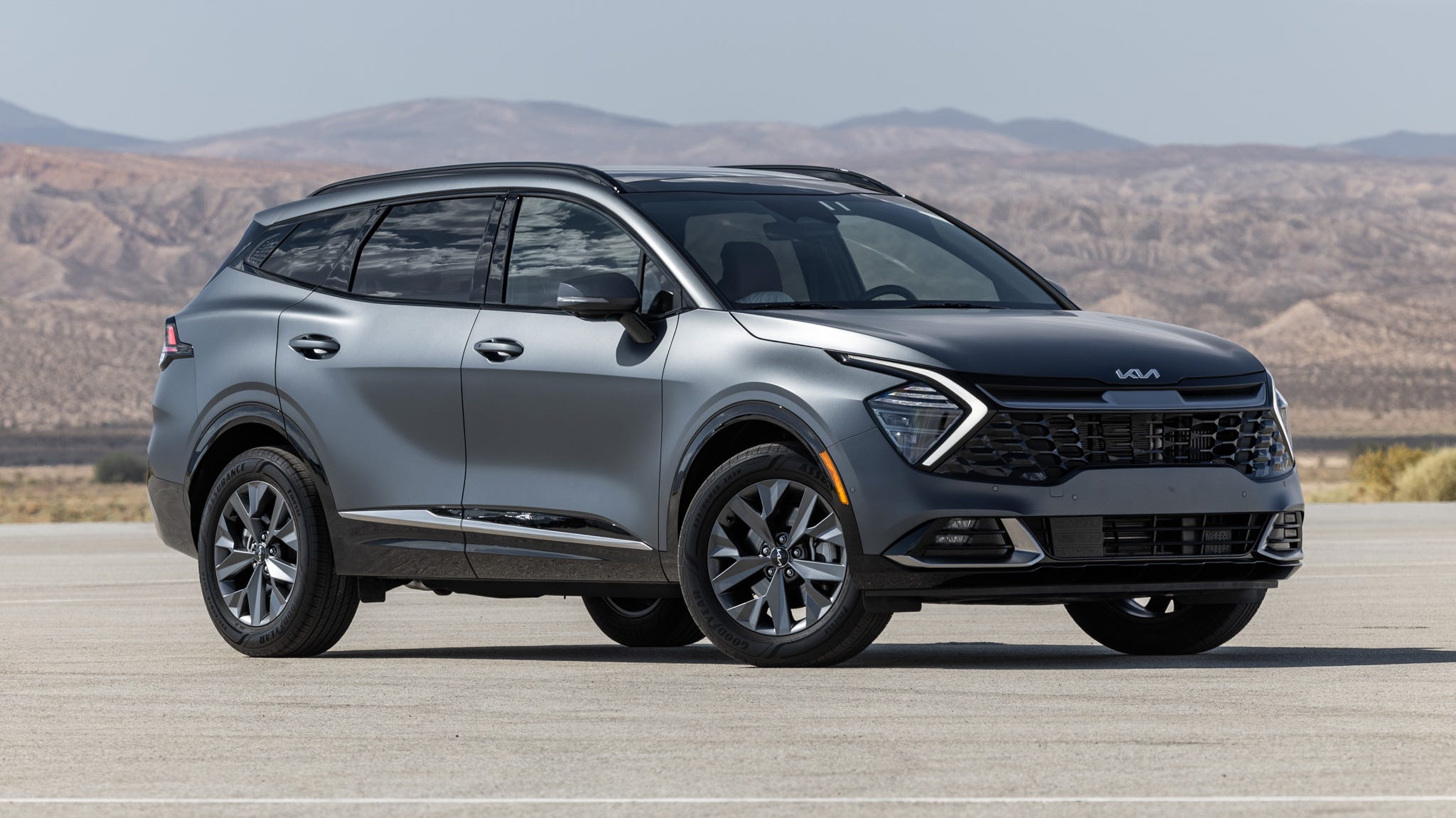 렉서스 NX 350h와 기아 쏘렌토 하이브리드의 SUV 비교 이미지