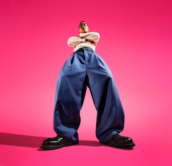 다양한 명품 브랜드의 웨딩링이 진열되어 있는 모습