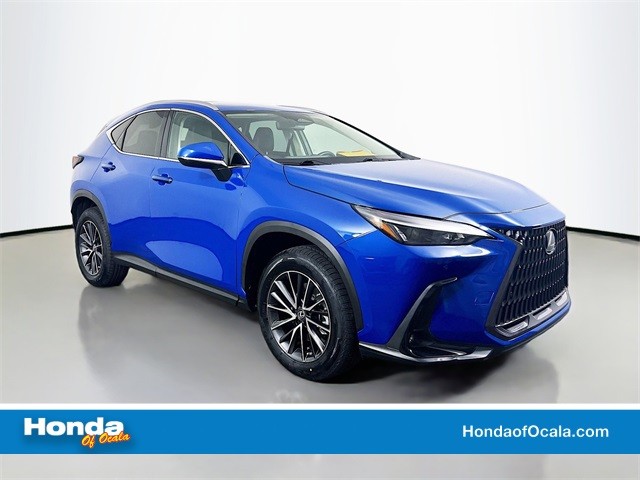 2022년형 렉서스 NX 350h 하이브리드 SUV의 연료 소비 비교를 보여주는 이미지
