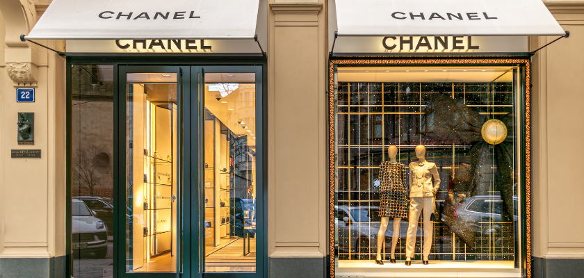 클래식한 디자인의 샤넬 프레피 코코백